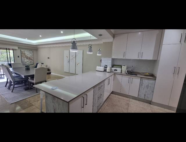 6 BEDROOM HOUSE FOR SALE IN IZINGA ESTATE